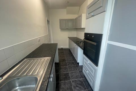 2 bedroom flat to rent, Town Street, Horsforth, Leeds, West Yorkshire, LS18