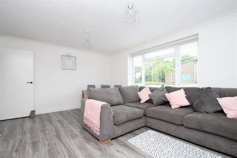 1 bedroom ground floor flat to rent, North Road, Lancing, BN15 9BE