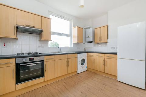 4 bedroom flat to rent, Churchfield Road, Acton, London, W3
