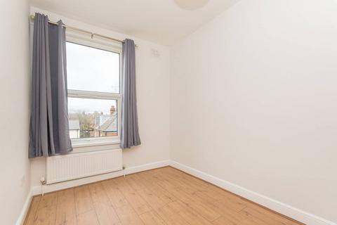 4 bedroom flat to rent, Churchfield Road, Acton, London, W3