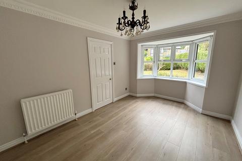 4 bedroom detached house to rent, Parkwood Avenue, Roundhay, Leeds, West Yorkshire, LS8