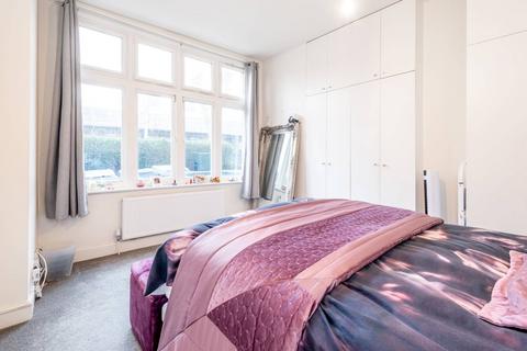 1 bedroom flat for sale, Brondesbury Villas, Queen's Park, London, NW6