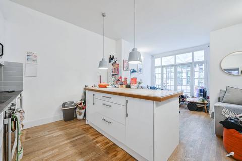 1 bedroom flat for sale, Brondesbury Villas, Queen's Park, London, NW6