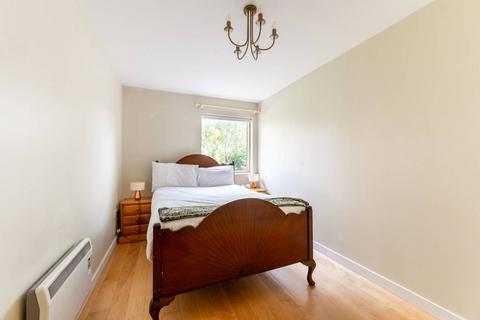 1 bedroom flat to rent, Walm Lane, Willesden Green, London, NW2