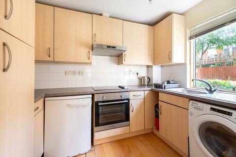 1 bedroom flat to rent, Walm Lane, Willesden Green, London, NW2