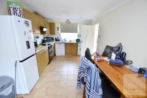 3 bedroom semi-detached house to rent, The Street, Norwich NR10