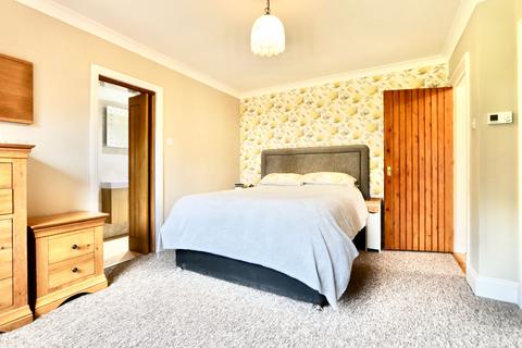 3 bedroom detached bungalow for sale, Penrhiwbicca, Newbridge, NP11