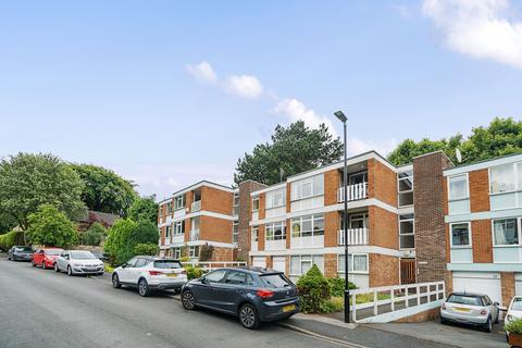 3 bedroom flat for sale, Newton Court, Oakwood, Leeds, LS8