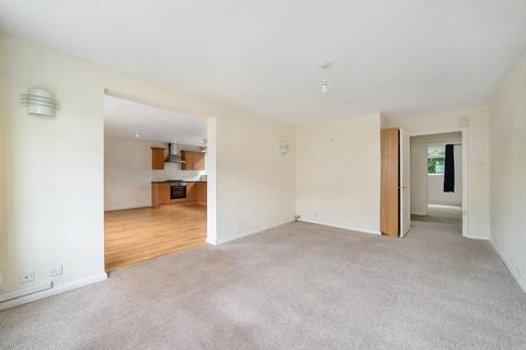 3 bedroom flat for sale, Newton Court, Oakwood, Leeds, LS8