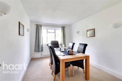 4 bedroom detached house to rent, Eastwood Road, Rayleigh