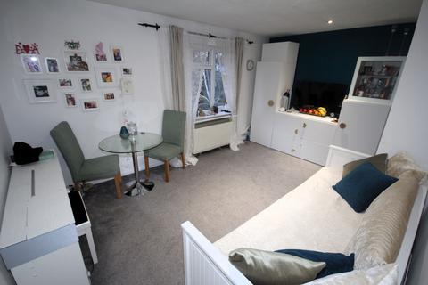 1 bedroom apartment to rent, Huxley Close, Uxbridge, UB8
