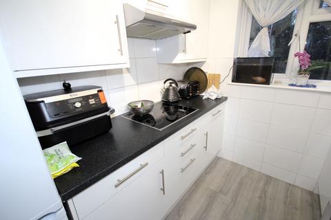 1 bedroom apartment to rent, Huxley Close, Uxbridge, UB8