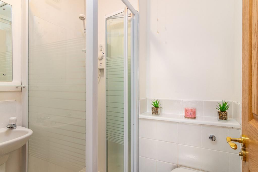 Bedroom 1 en-suite