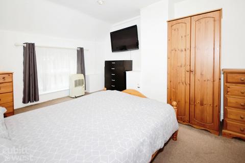 1 bedroom apartment to rent, The Hornet Chichester PO19