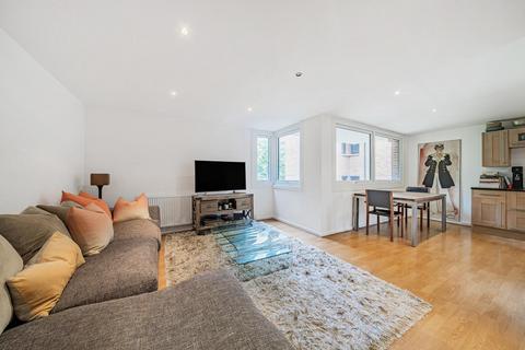 3 bedroom flat for sale, Britten Close, Golders Green