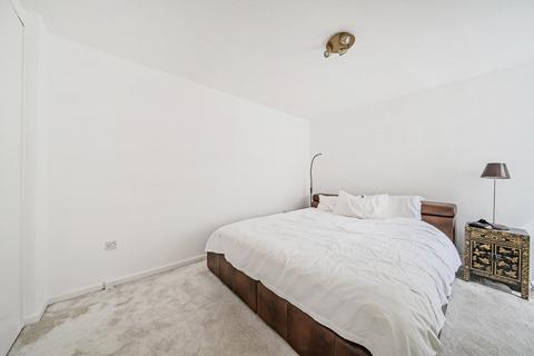 3 bedroom flat for sale, Britten Close, Golders Green