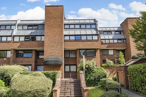 3 bedroom flat for sale, Britten Close, Golders Green