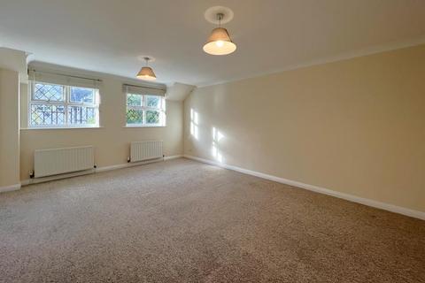 2 bedroom apartment to rent, Lorne Gardens, Woking GU21