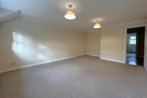 2 bedroom apartment to rent, Lorne Gardens, Woking GU21