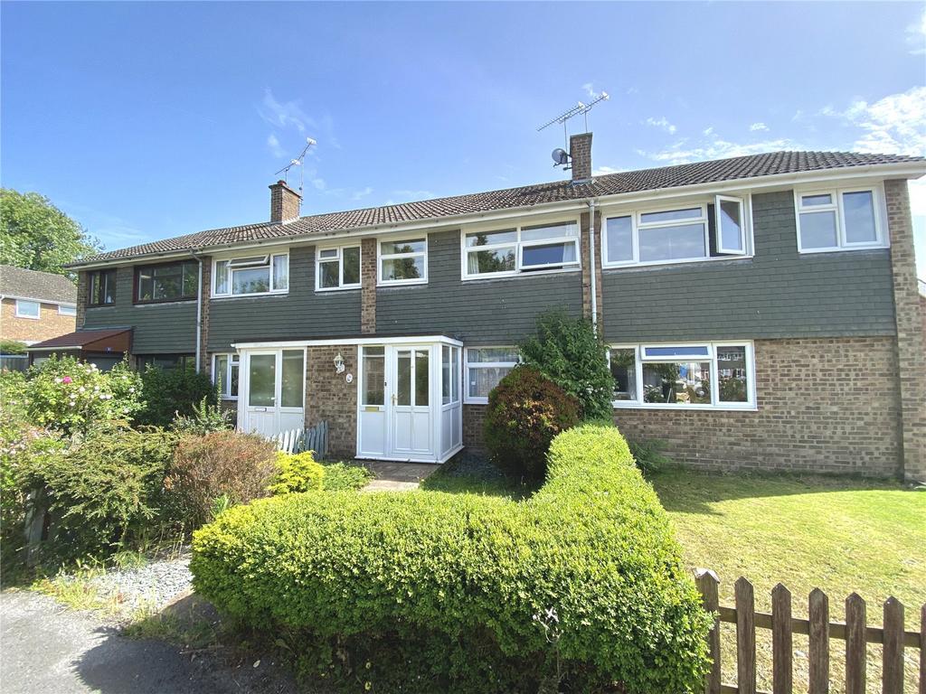 Cunningham Close, Ringwood... 3 bed terraced house to rent £1,300 pcm