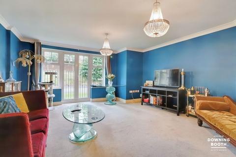 6 Harrington Walk, Lichfield, WS13 7UY