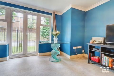 6 Harrington Walk, Lichfield, WS13 7UY