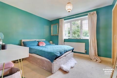 6 Harrington Walk, Lichfield, WS13 7UY