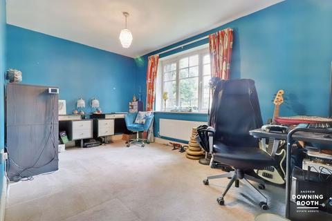 6 Harrington Walk, Lichfield, WS13 7UY