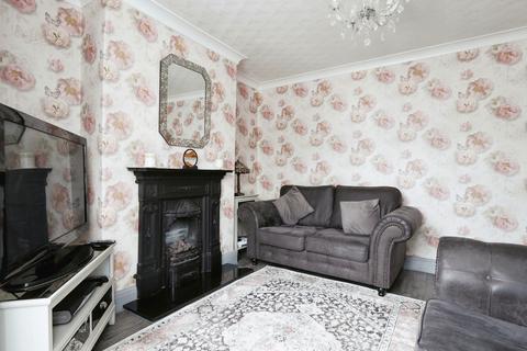 3 bedroom semi-detached house for sale, Strathmore Avenue, Hull, HU6 7HN