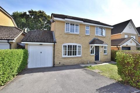 4 bedroom detached house to rent, Doe Copse Way, New Milton, Hampshire. BH25 5GN