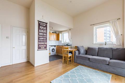 2 bedroom flat to rent, Inverness Mews, Gallions Reach, London, E16