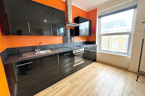 Studio to rent, Hornsey Road, Archway