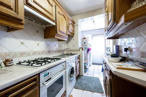 3 bedroom terraced house to rent, Harcourt Road, Croydon, Thornton Heath, CR7