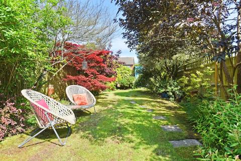 21 Park Road, London, W7 1EN