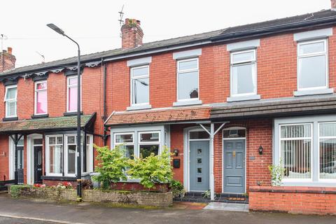 3 bedroom terraced house to rent, Brentwood Avenue, Urmston, Manchester, M41