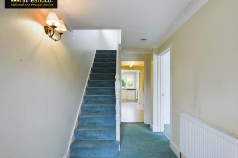 7 Fayerfield, Potters Bar, EN6 5DQ