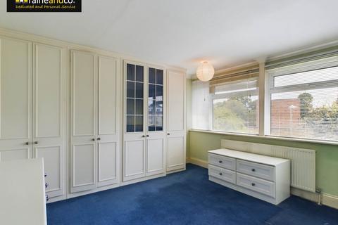 7 Fayerfield, Potters Bar, EN6 5DQ