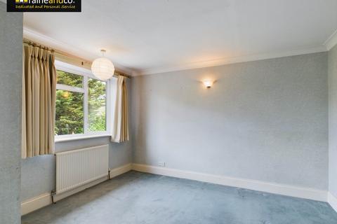 7 Fayerfield, Potters Bar, EN6 5DQ