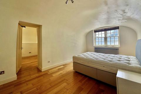 Flat 2, 17 Walcot Parade, Bath, BA1 5NF