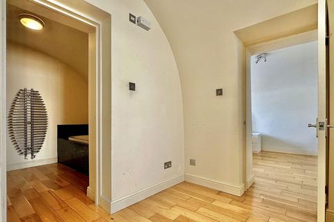 Flat 2, 17 Walcot Parade, Bath, BA1 5NF