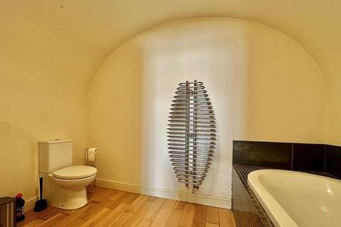 Flat 2, 17 Walcot Parade, Bath, BA1 5NF