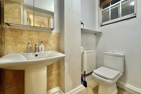 Flat 2, 17 Walcot Parade, Bath, BA1 5NF