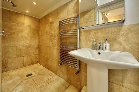 Flat 2, 17 Walcot Parade, Bath, BA1 5NF