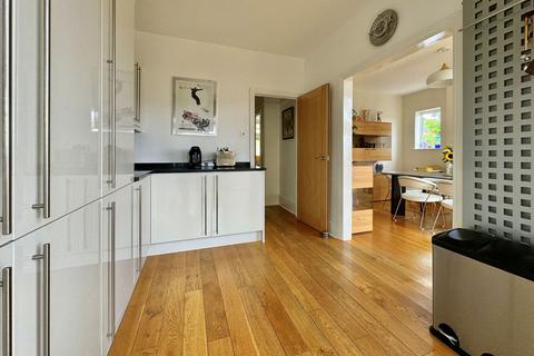 16 Bloomfield Grove, Bath, BA2 2BZ