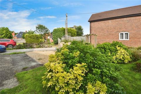 2 bedroom detached house for sale, Street End, North Baddesley, Southampton