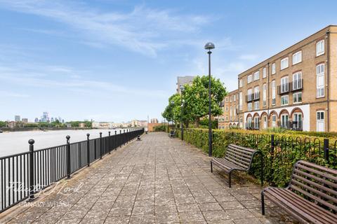 107 Ferguson Close, London, E14 3SJ