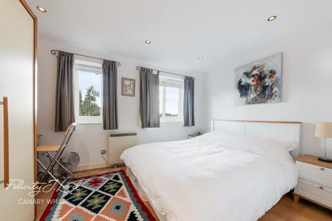 107 Ferguson Close, London, E14 3SJ
