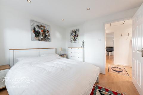 107 Ferguson Close, London, E14 3SJ