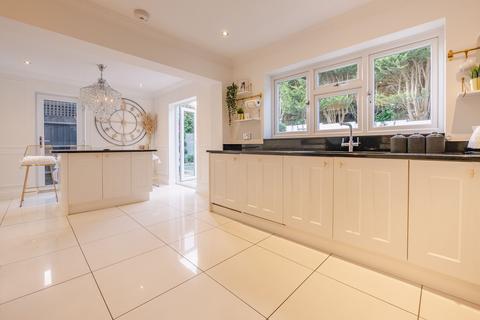 4 bedroom detached house for sale, Warren Close, Rayleigh SS6