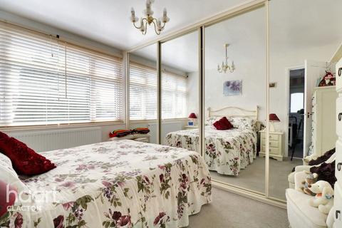 52 Crossways, Jaywick, Clacton-on-sea, CO15 2NG